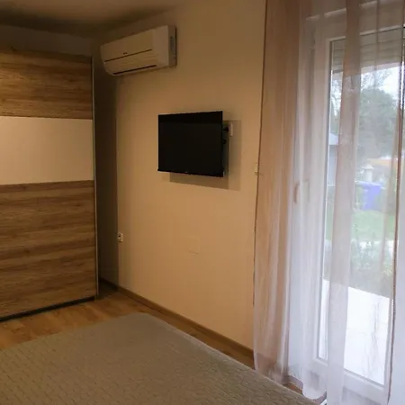 Ferienstudio Mit Grosszuegigem Doppelbett, Eigener Terrasse Und Separatem Wohn- Und Schlafzimmer