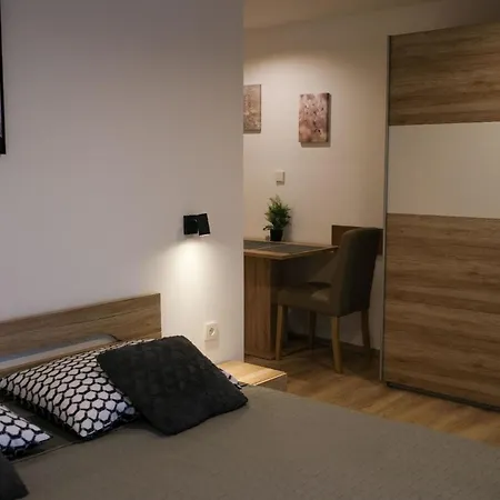 Ferienstudio Mit Grosszuegigem Doppelbett, Eigener Terrasse Und Separatem Wohn- Und Schlafzimmer Medulin