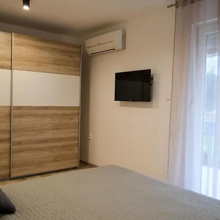 Ferienstudio Mit Grosszuegigem Doppelbett, Eigener Terrasse Und Separatem Wohn- Und Schlafzimmer Medulin
