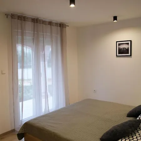 Ferienstudio Mit Grosszuegigem Doppelbett, Eigener Terrasse Und Separatem Wohn- Und Schlafzimmer Apartament *