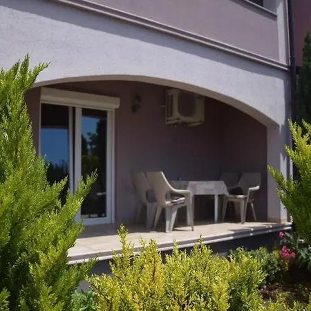Ferienstudio Mit Grosszuegigem Doppelbett, Eigener Terrasse Und Separatem Wohn- Und Schlafzimmer Apartament