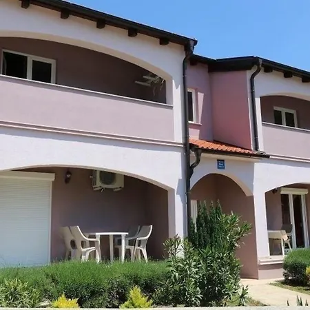 Apartament Ferienstudio Mit Grosszuegigem Doppelbett, Eigener Terrasse Und Separatem Wohn- Und Schlafzimmer *