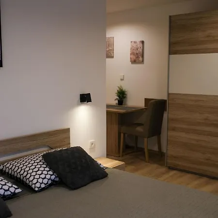 Ferienstudio Mit Grosszuegigem Doppelbett, Eigener Terrasse Und Separatem Wohn- Und Schlafzimmer