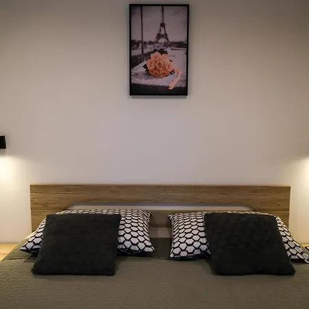 Lejlighed Ferienstudio Mit Grosszuegigem Doppelbett, Eigener Terrasse Und Separatem Wohn- Und Schlafzimmer *